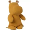 Maileg Safari Friends Nijlpaard - Mosterd - 22 Cm -Speelgoedwinkel maileg safari friends nijlpaard mosterd 22 cm