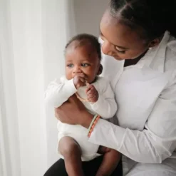 Mushie Bijtring Armband - Clay-dried Thyme-sunshine - 3st -Speelgoedwinkel mushie bijtring armband dried thyme natural berry 3st 2 1