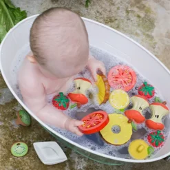 Oli & Carol Bijt- & Badspeelgoed Tomaat -Speelgoedwinkel oli carol bijt badspeelgoed tomaat