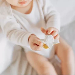 Oli & Carol Bijtspeeltje Banaan -Speelgoedwinkel oli carol bijtspeeltje banaan 1 1