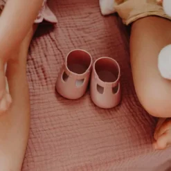 Olli Ella Dinkum Dolls Poppenschoenen - Mallow Pink -Speelgoedwinkel olli ella dinkum dolls poppenschoenen mallow pink 2