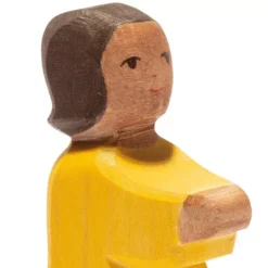 Ostheimer Dochter Gele Jurk - 9 Cm -Speelgoedwinkel ostheimer dochter gele jurk 9 cm 2