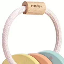 Plan Toys Sleutelrammelaar Pastel -Speelgoedwinkel plan toys sleutelrammelaar pastel1