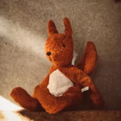 Senger Knuffeleekhoorn - 32 Cm -Speelgoedwinkel senger knuffeleekhoorn 32 cm 2 1